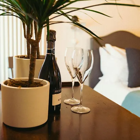 Pietra Di Residenza Nocleg ze śniadaniem 4*