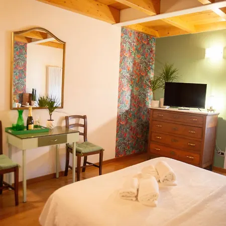 Pietra Di Residenza Nocleg ze śniadaniem 4*
